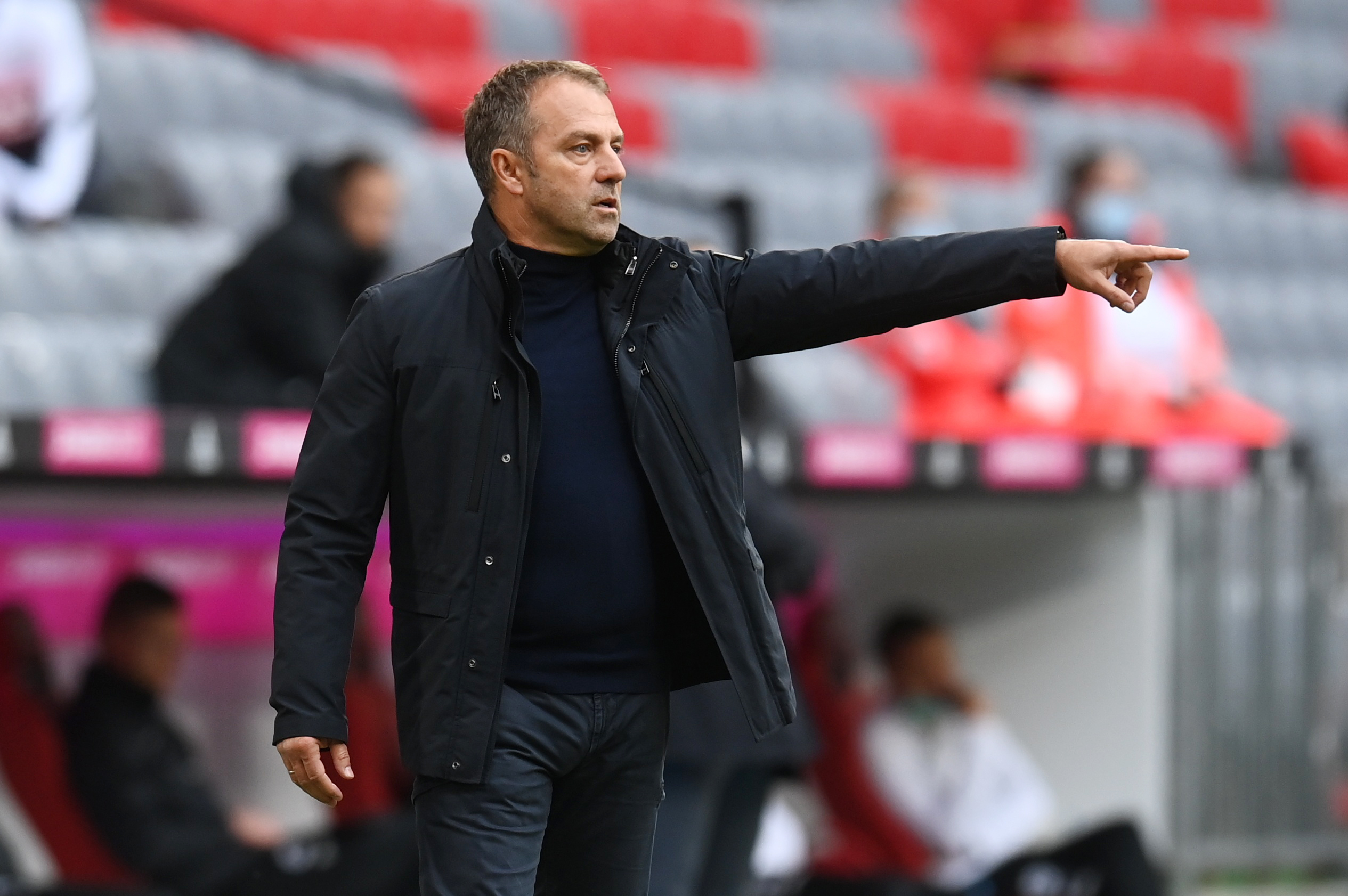 关于荷甲倒计时，拜仁慕尼黑关键时刻防线松动，细节引发关注，管理层满意，赛季目标并未改变的信息