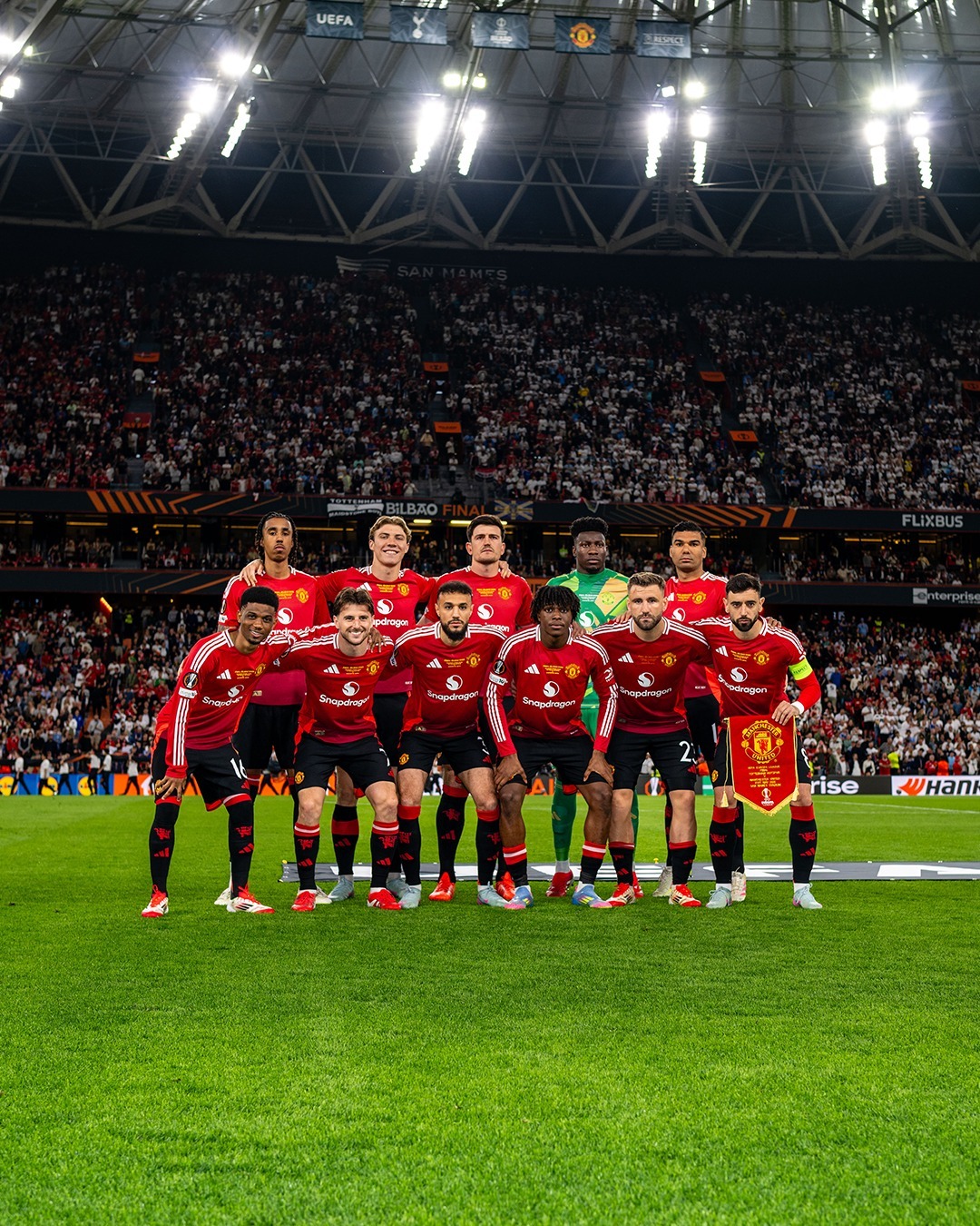 曼联训练开放日，关键时刻回应争议引欢呼，英超在即，控场能力受关注的简单介绍