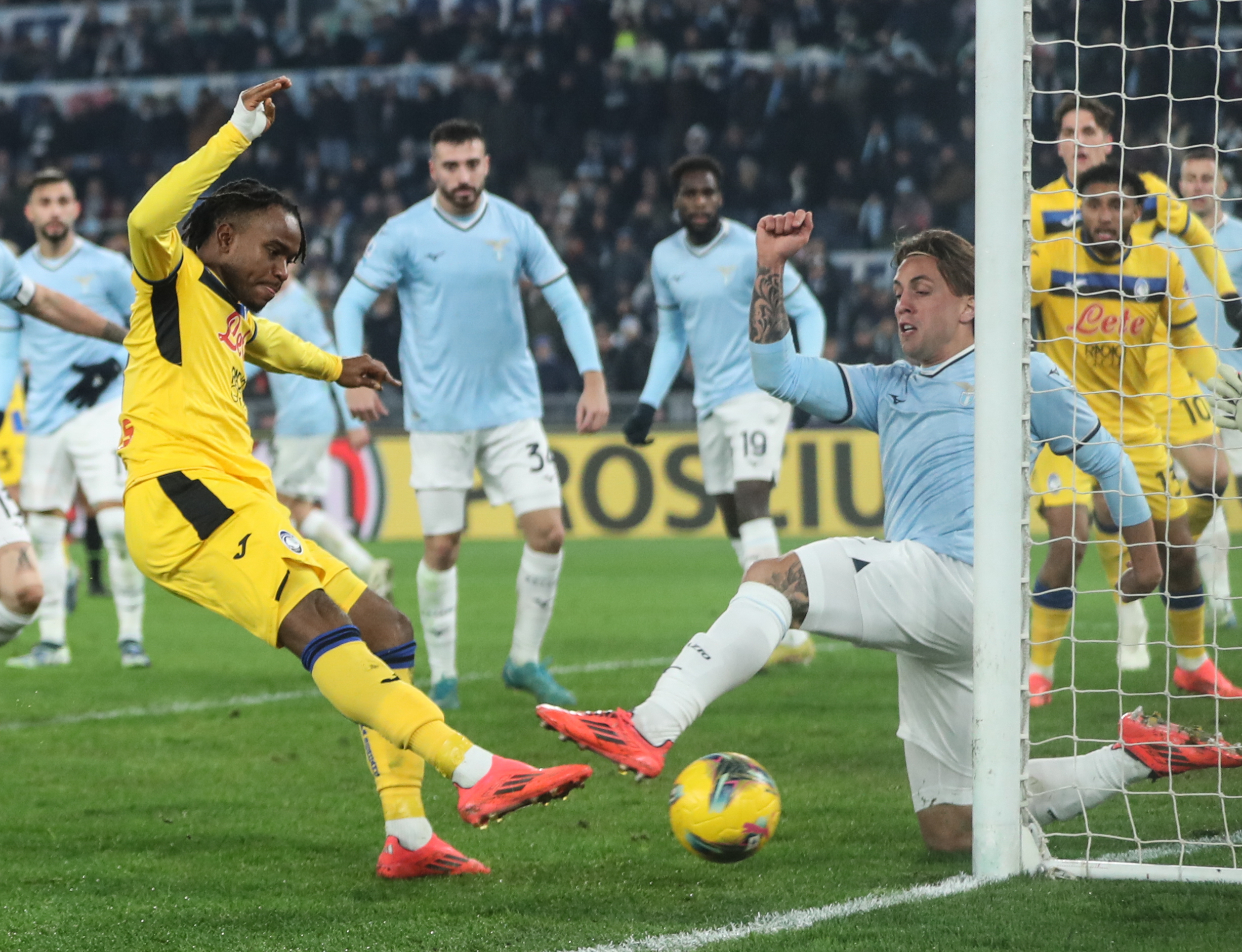 包含意甲清晨走向成谜，拉齐奥豪取连胜，引发热议，细节决定成败的词条