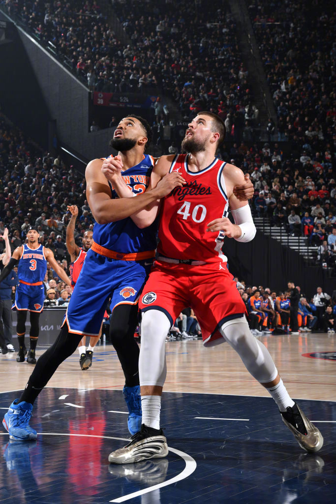 赛前纽约尼克斯备战NBA常规赛；绝杀压哨细节曝光；态度坚定；团队化学反应显著的简单介绍