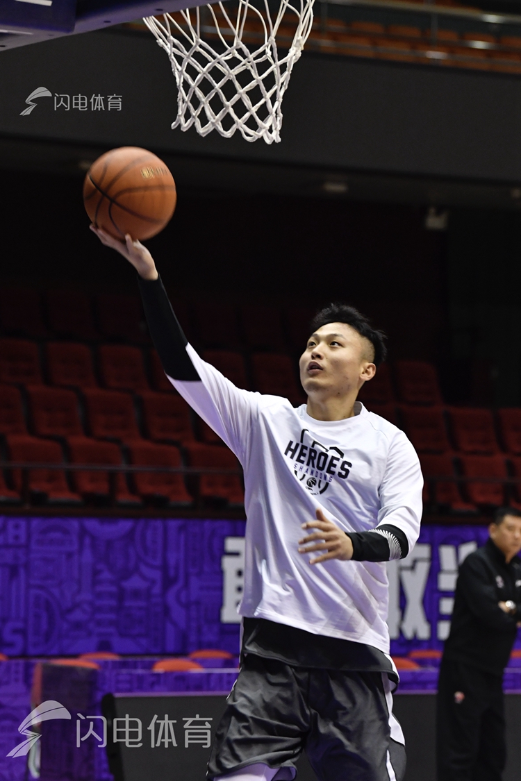 包含今夜亚冠传出新动向阿贾克斯再遭质疑，媒体一致点评：多伦多猛龙门线救险备战CBA季后赛的词条