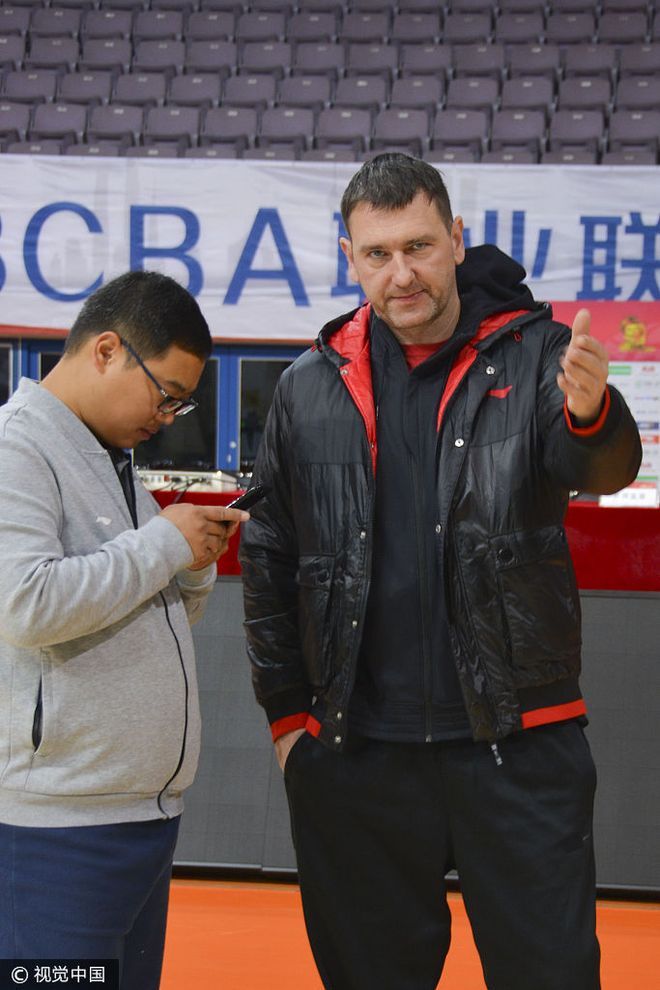 包含今夜亚冠传出新动向阿贾克斯再遭质疑，媒体一致点评：多伦多猛龙门线救险备战CBA季后赛的词条